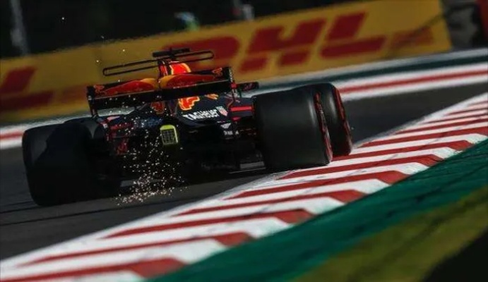 F1赛车最酷图片盘点（让你感受极速与激情的视觉盛宴）